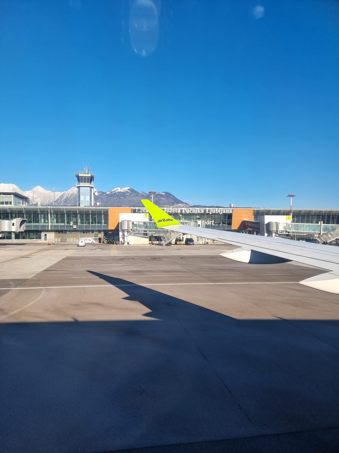 How to get from Ljubljana Airport to Ljubljana?